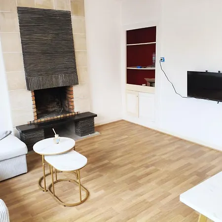 Lumineux Avec Terrasse De 40m2 10min Des Remparts *