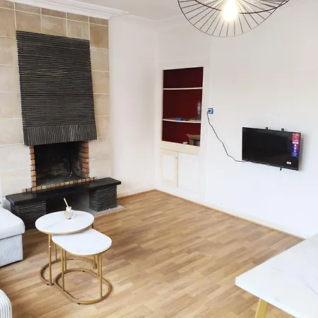 Lumineux Avec Terrasse De 40m2 10min Des Remparts *