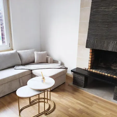 Lumineux Avec Terrasse De 40m2 10min Des Remparts *