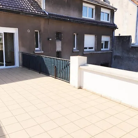 Lumineux Avec Terrasse De 40m2 10min Des Remparts *