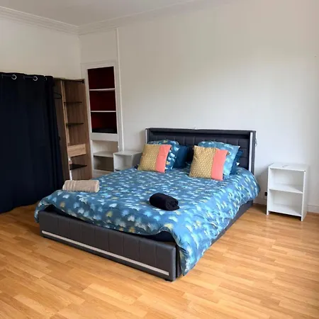 Lumineux Avec Terrasse De 40m2 10min Des Remparts *